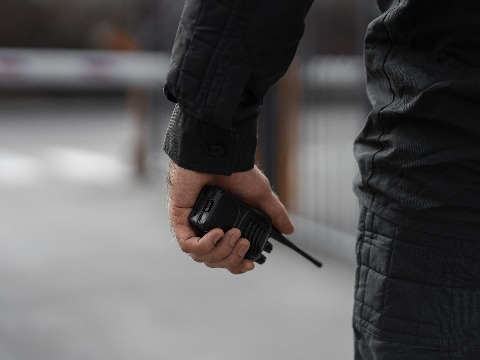 Два лица лишена слободе због сумње да су утајила више од 16,9 милиона динара пореза